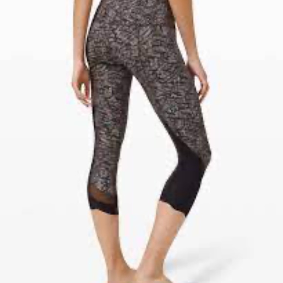 Lululemon Wunder Under Scalloped Hem high Rise crop 23' Size 10 - Picture 3 of 8